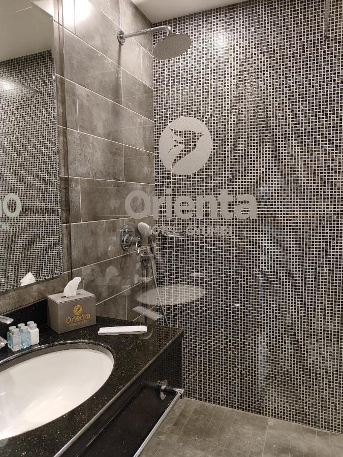 Orienta Hotel Гюмри Экстерьер фото