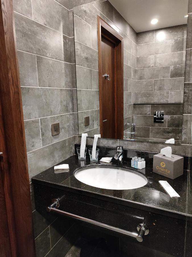Orienta Hotel Гюмри Экстерьер фото