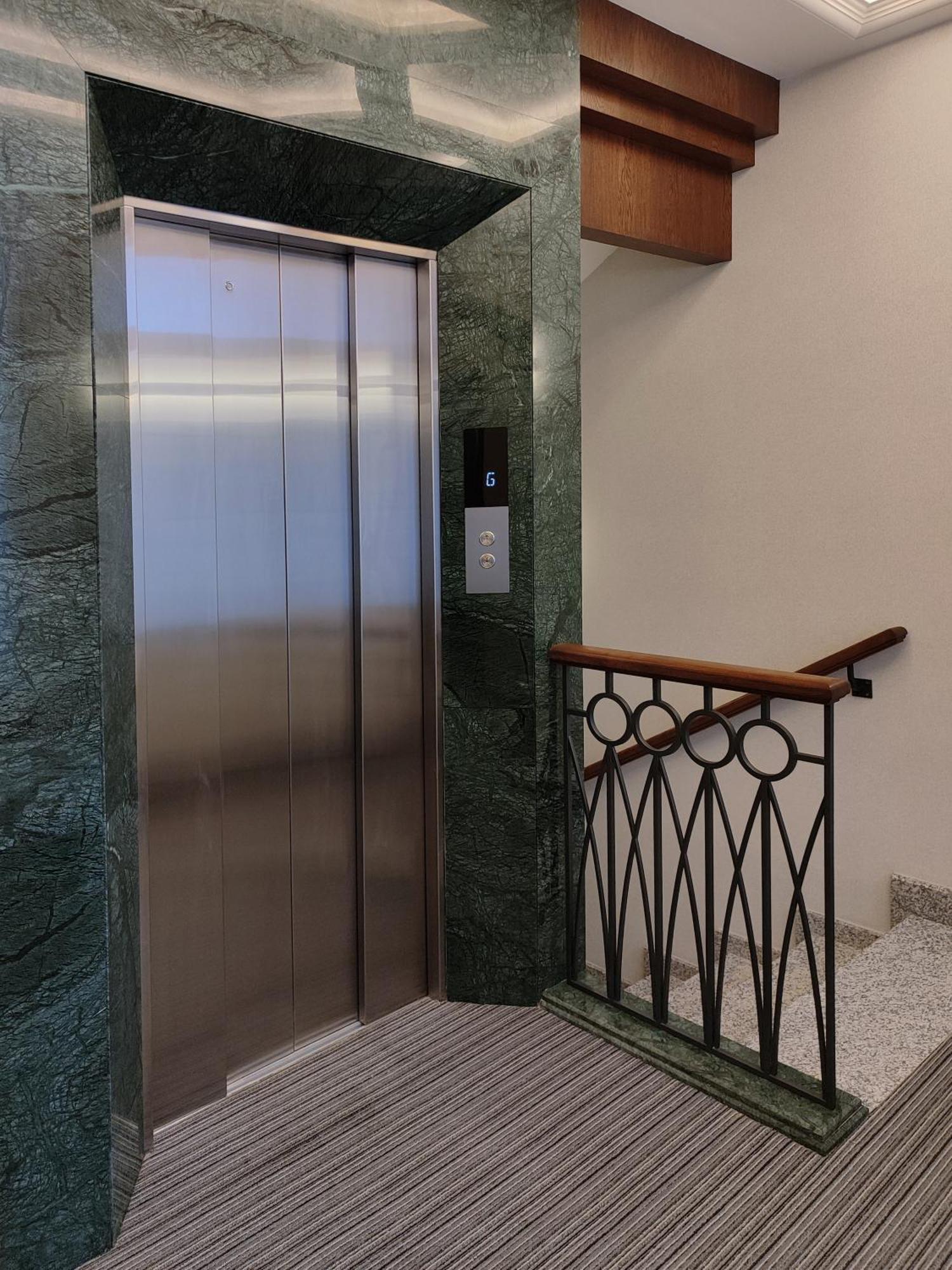 Orienta Hotel Гюмри Экстерьер фото