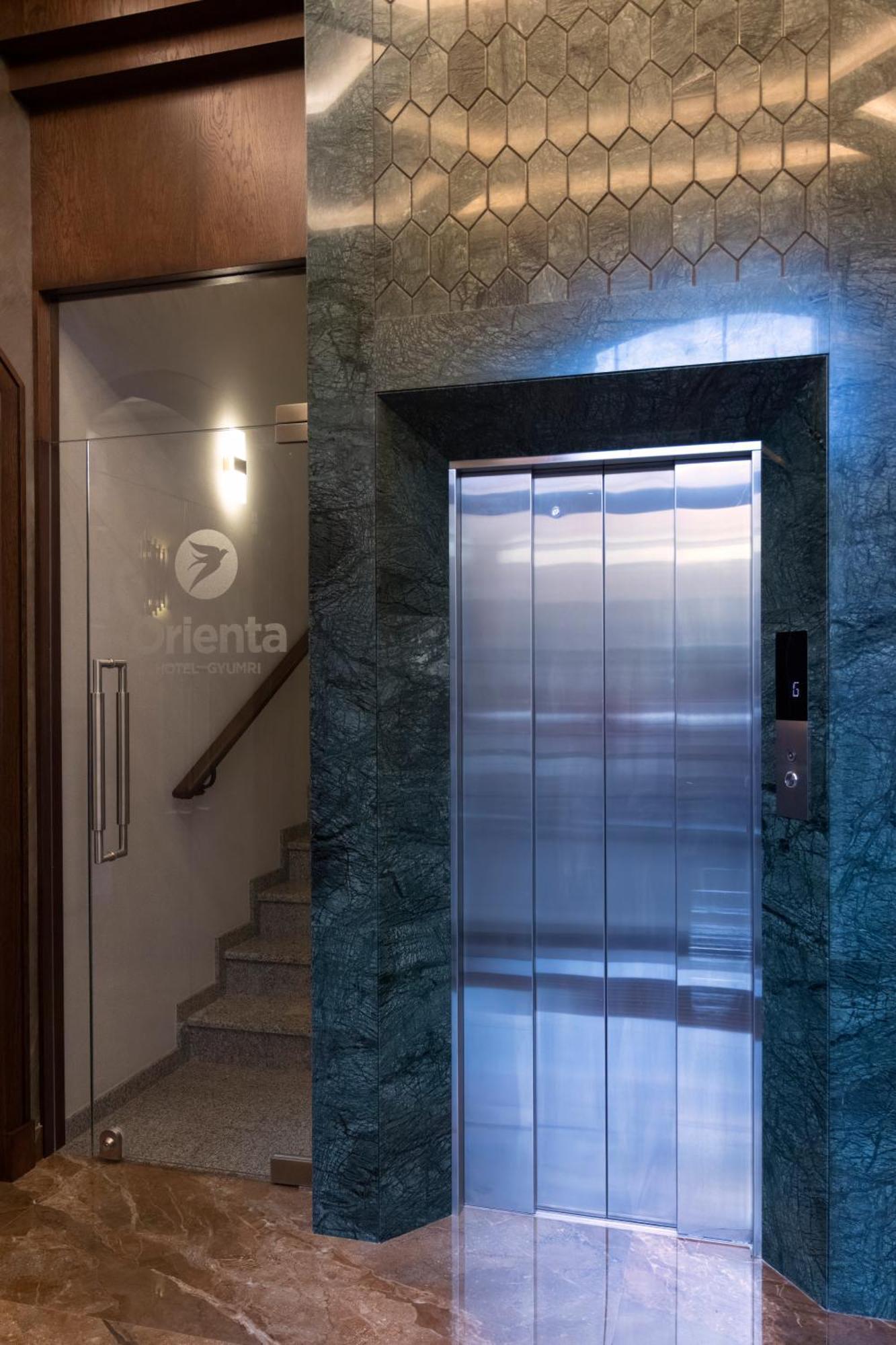 Orienta Hotel Гюмри Экстерьер фото